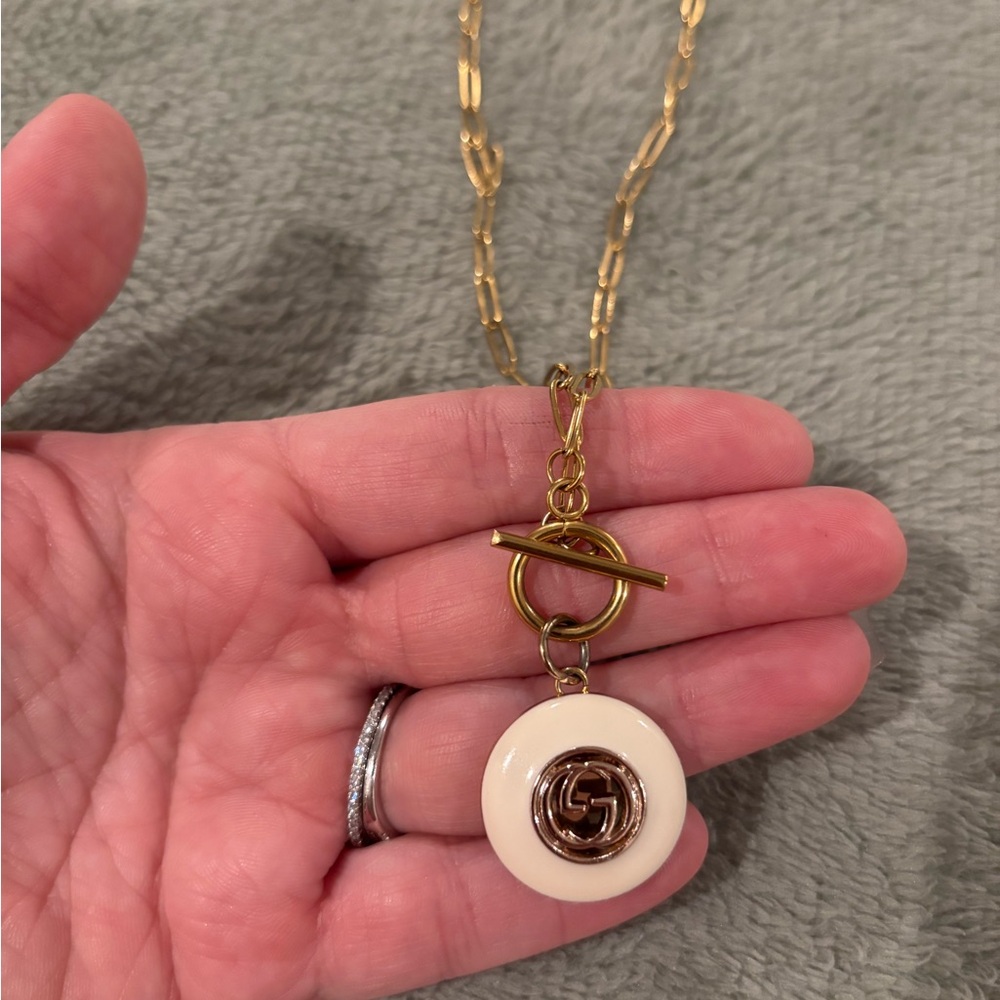 Gold and Cream Pendant Necklace
